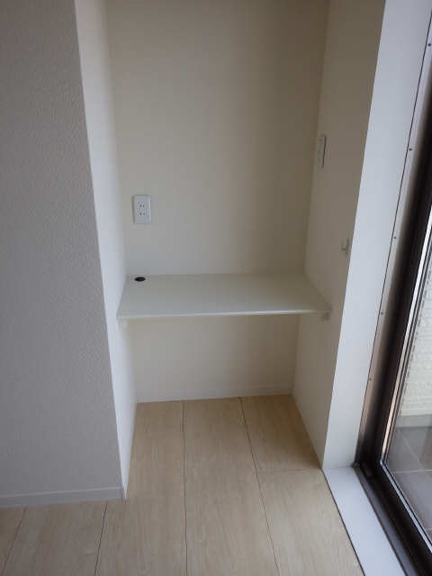 洋室の作り付けデスク
