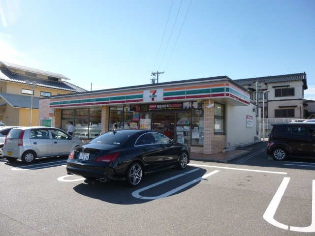 セブンイレブン徒歩４分