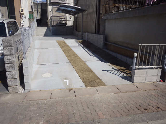駐車場南