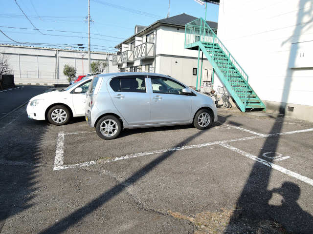 コーポ柳原 2階 駐車場