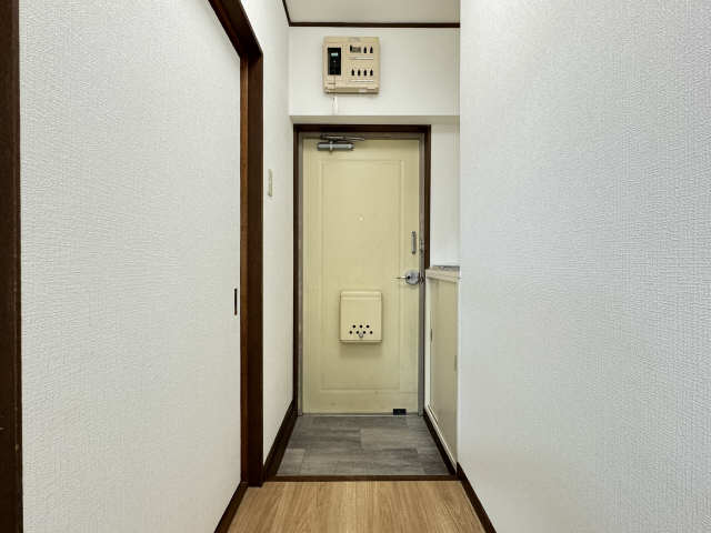 玄関内