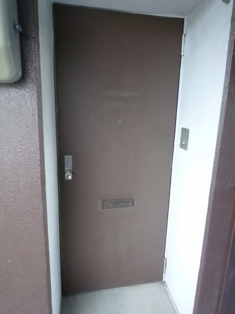 ベルカーサ戸田 2階 玄関ドア
