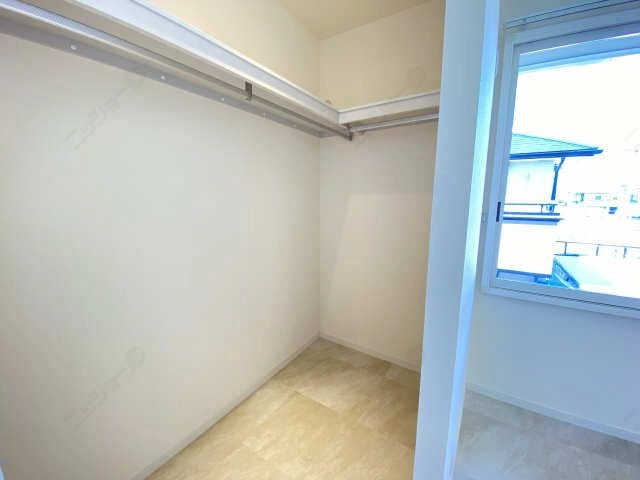 ウォークインクローゼット内