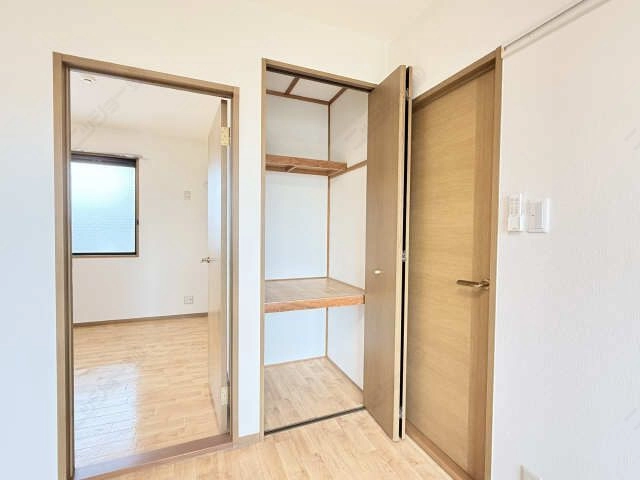 収納(南東洋室)