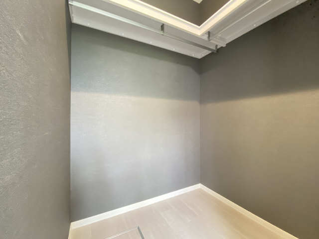 ウォークインクローゼット内