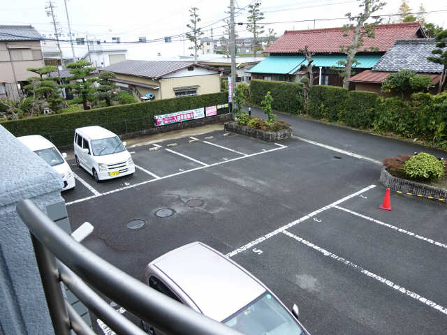 クリスタルメゾン七宝 1階 駐車場