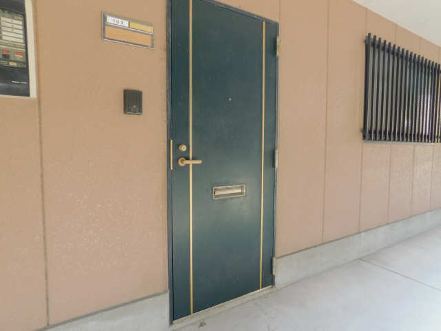 ラ・メゾン・タナカＤ 1階 玄関ドア