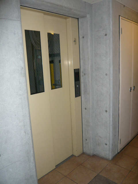 けやきの森ルポ　ハートスクエア 4階 エレベータ