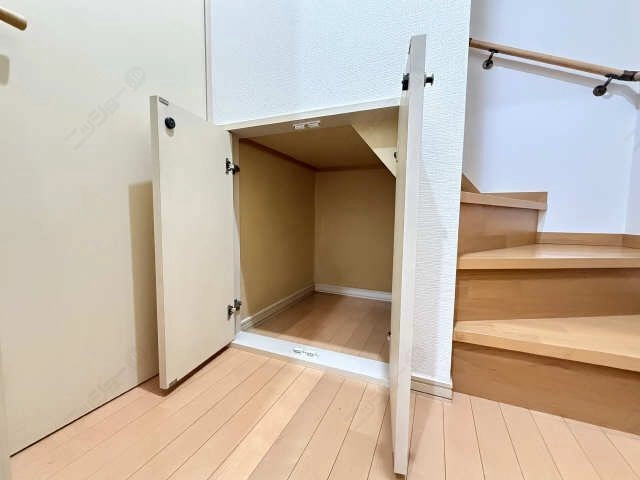 収納(階段下)