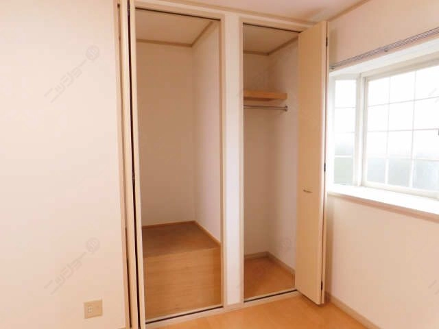 収納（２階北洋室）