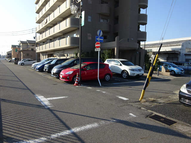 リアライズ七宝 4階 駐車場