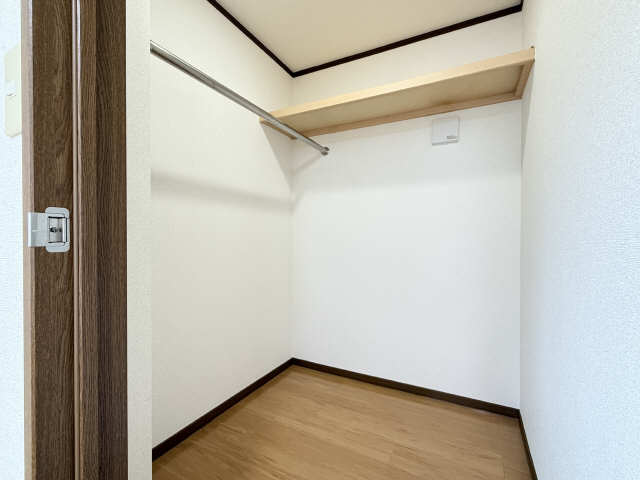 ウォークインクローゼット内