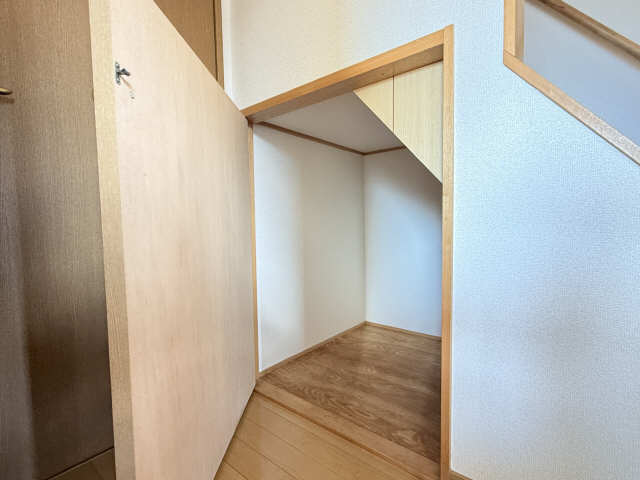 収納（階段下）