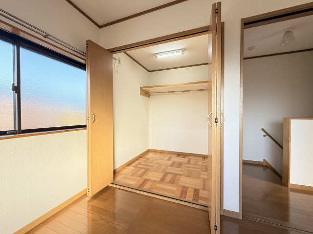 収納（２階北洋室）