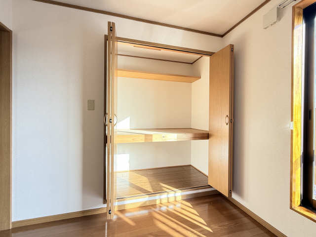 収納（２階南洋室）