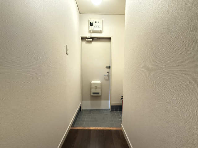 玄関内