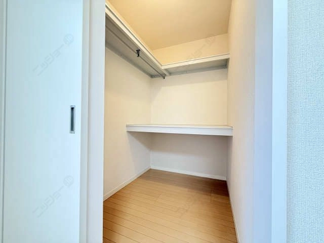 ウォークインクローゼット内
