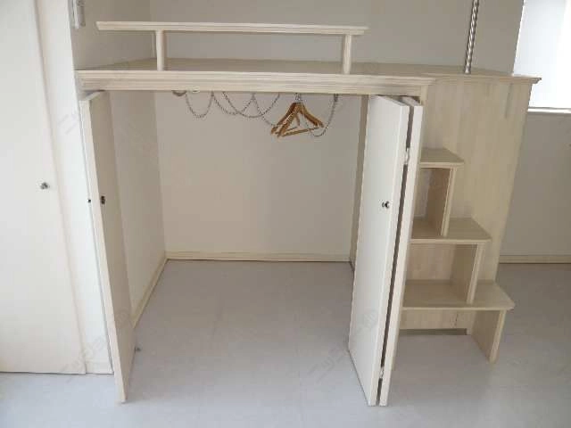 ベッド下クローゼット