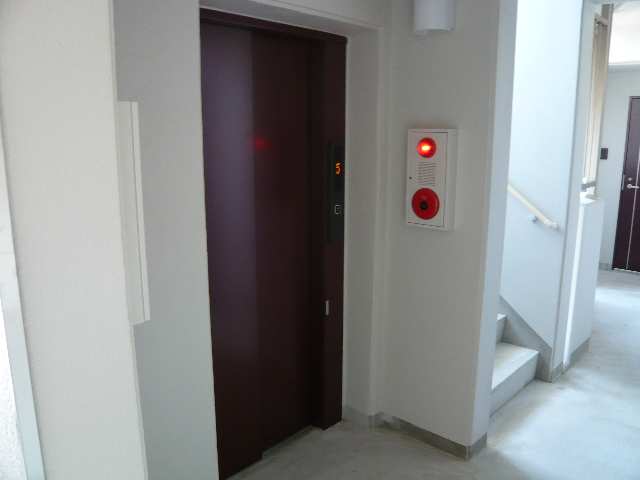 グランディールファミーユ 4階 エレベーター