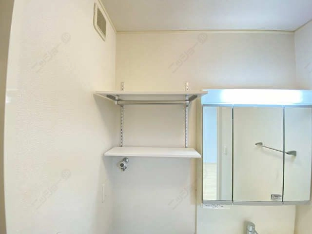 洗濯機置場の棚