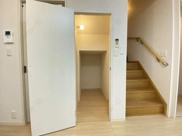 収納（階段下）