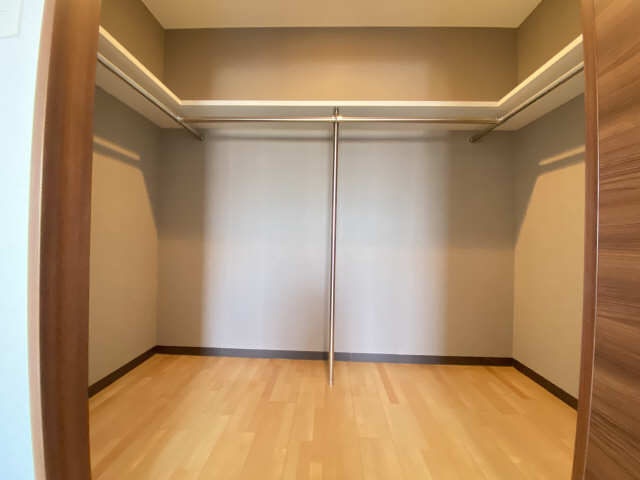 ウォークインクローゼット内