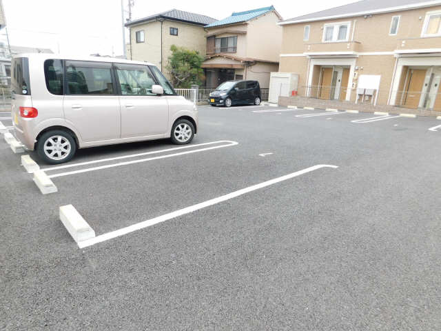 グレーシア 1階 駐車場