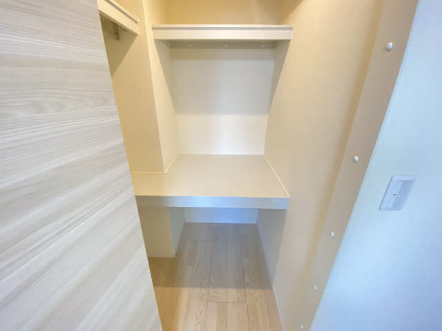 収納（洋室）-２