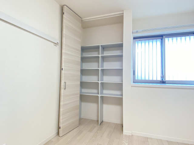 収納（洋室）-３