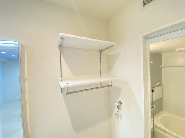 洗濯機置場上部の棚