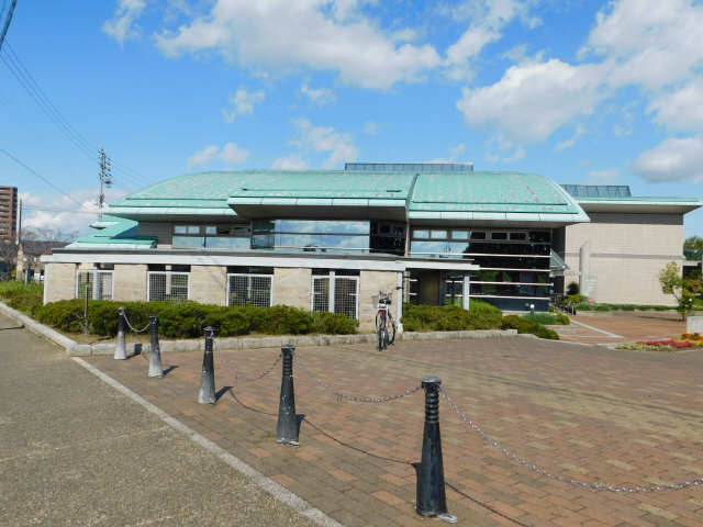 蟹江町図書館