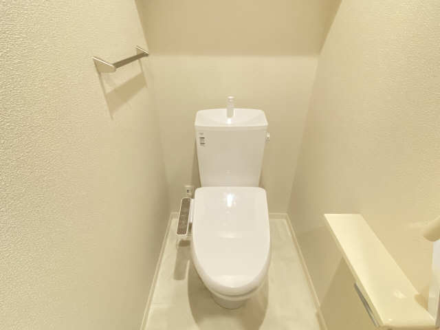 シャーメゾン寿 1階 WC