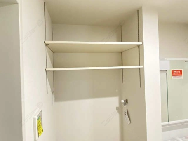 洗濯機置場の棚