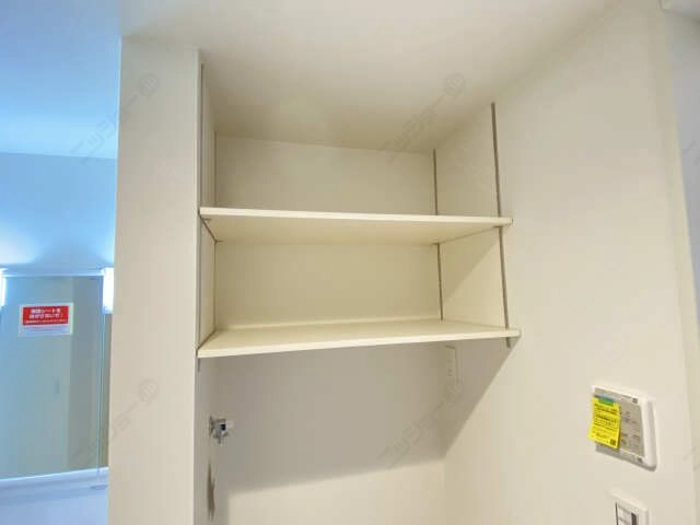 洗濯機置場の棚