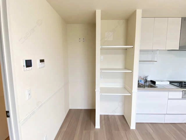 キッチン（棚・冷蔵庫スペース）