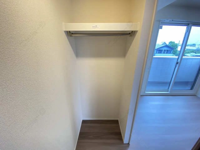 収納（洋室）-２