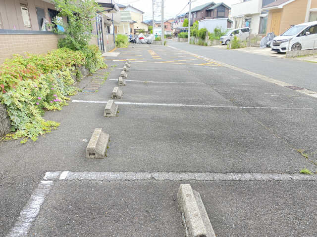 オリンポスタウン 1階 駐車場