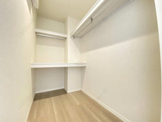 ウォークインクローゼット内
