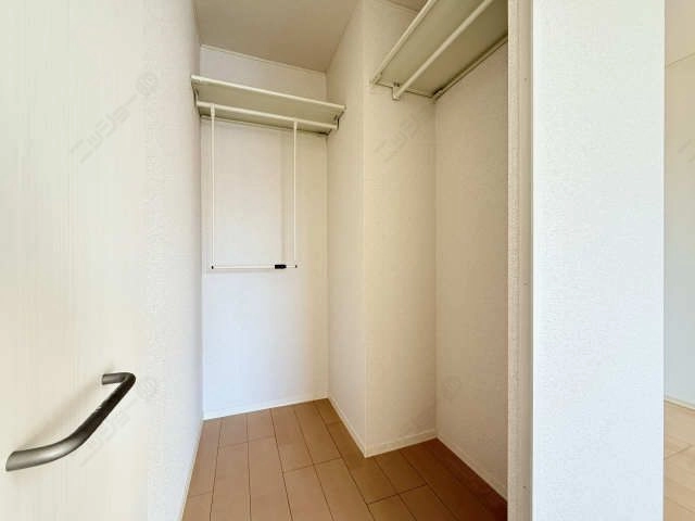 ウォークインクローゼット内