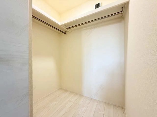 ウォークインクローゼット内