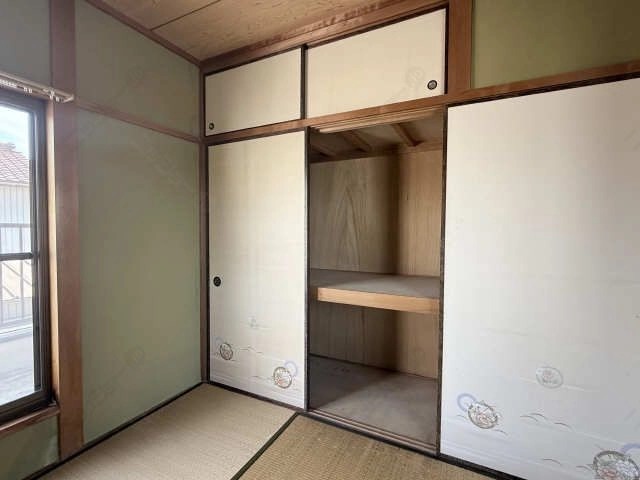 収納（２階東和室）