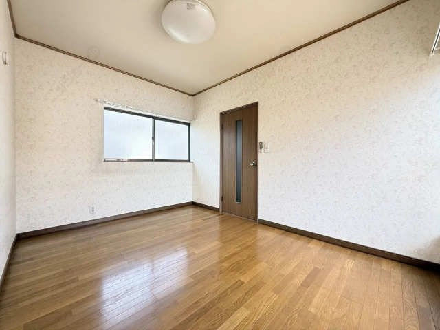 ２階洋室-2