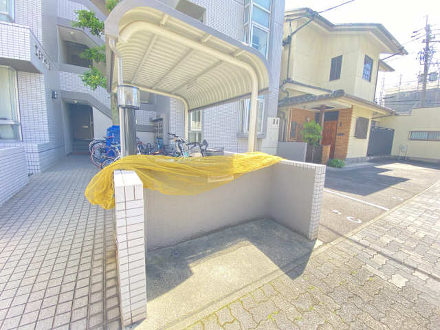 敷地内ごみ置き場