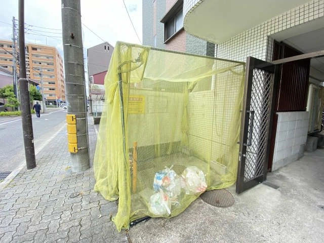 敷地内ごみ置き場