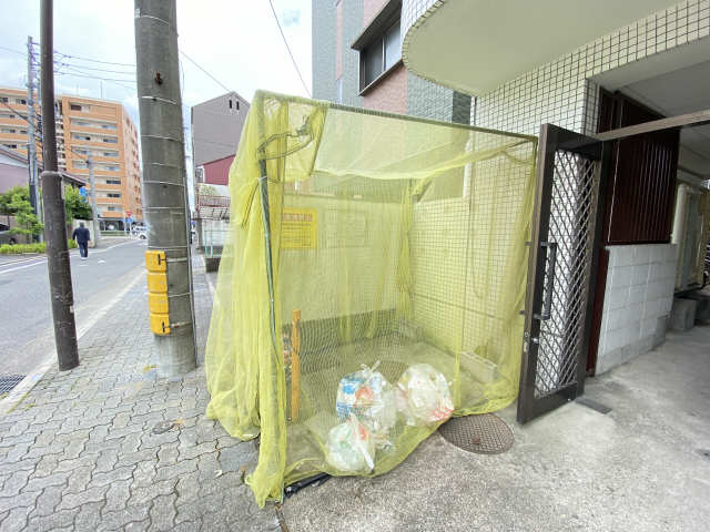 敷地内ごみ置き場