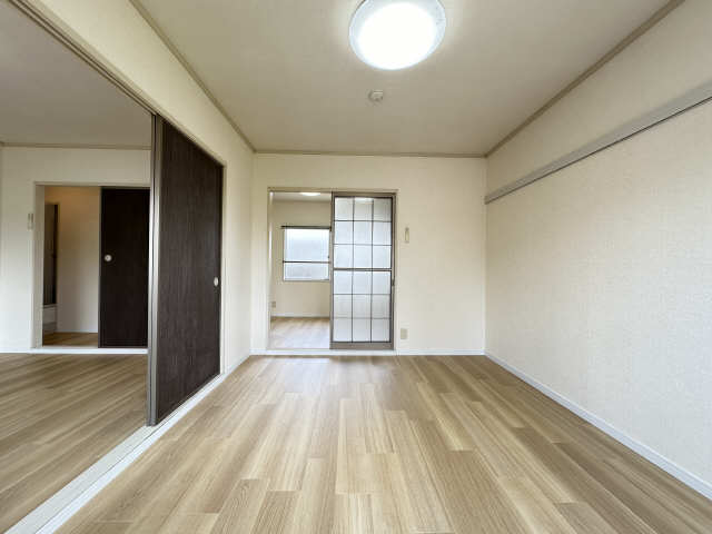 室内（東洋間）