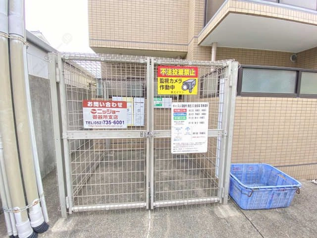 敷地内ごみ置き場