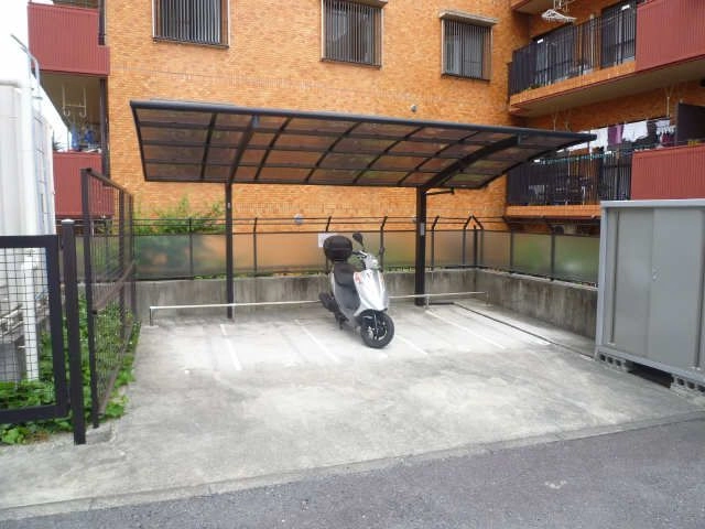 バイク駐輪場