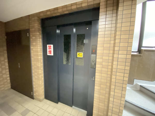 STUDIO SHIROGANE 4階 エレベーター