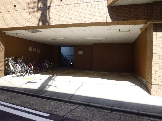 STUDIO SHIROGANE 4階 駐車場